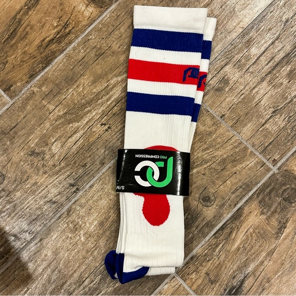 NWT PRO Compression Marathon White, Red and Blue Stripe Socks- UNISEX - Picture 4 of 9